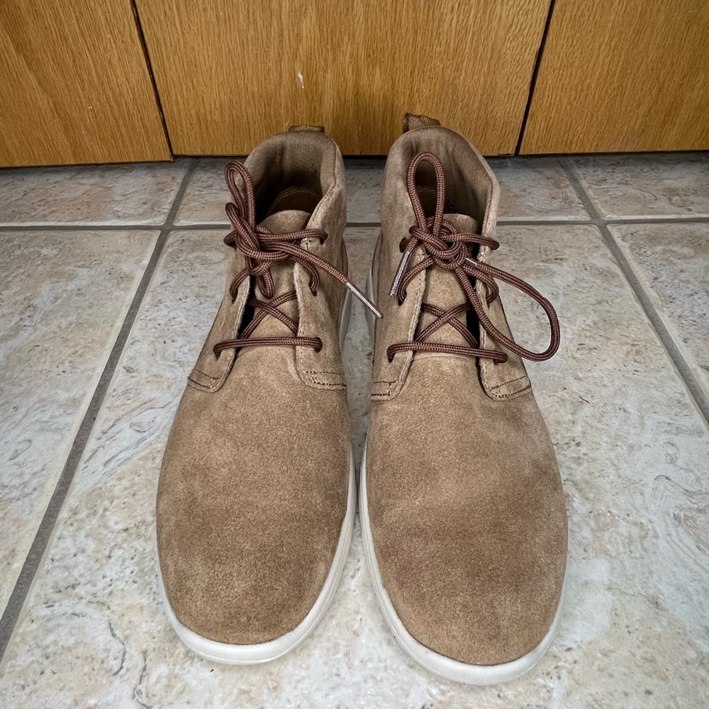 UGG Kids Canoe Waterproof Boots - Picture 6 of 10